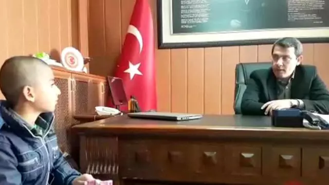 9 yaşındaki Devran, kumbarasındaki 29 lirayı ’Biz Bize Yeteriz Türkiyem’ kampanyasına bağışladı