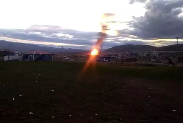 Ağrı'da doğalgaz boru hattı patladı Ağrı'da doğalgaz boru hattı patladı