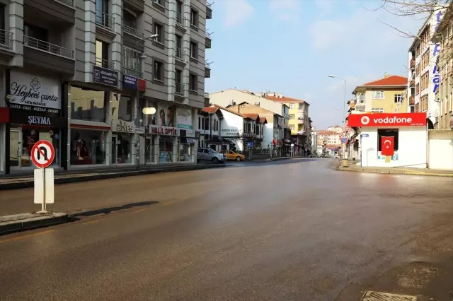 Ankara�nın Çubuk ilçesinde vatandaşlar &quot;evde kal&quot; çağrısına uydu Haberler