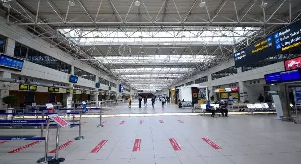 Antalya Havalimanı'nda apron boşaldı, uçaklar parka çekildi Antalya Havalimanı'nda apron boşaldı, uçaklar parka çekildi