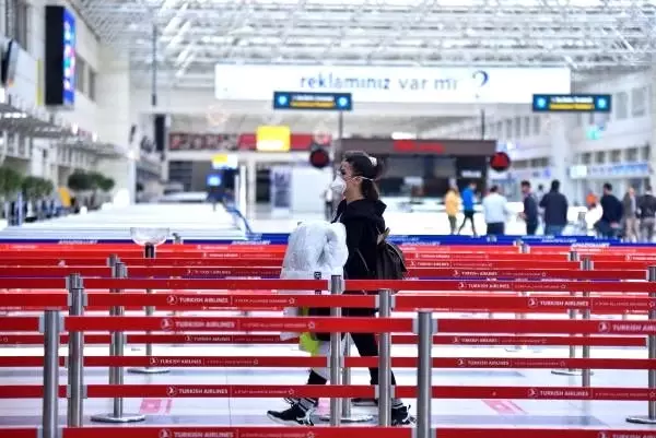 Antalya Havalimanı'nda apron boşaldı, uçaklar parka çekildi Antalya Havalimanı'nda apron boşaldı, uçaklar parka çekildi