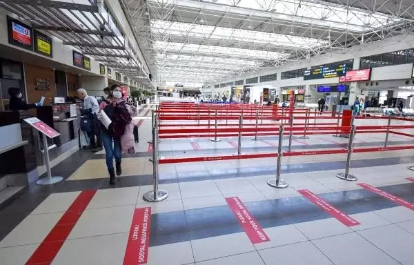 Antalya Havalimanı'nda apron boşaldı, uçaklar parka çekildi Antalya Havalimanı'nda apron boşaldı, uçaklar parka çekildi