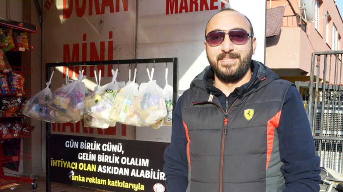 Balıkesirli işletmeci, rüyasında gördüğü 'Askıda Erzak' uygulamasını gerçekleştirerek ihtiyaç sahiplerine yardım ediyor