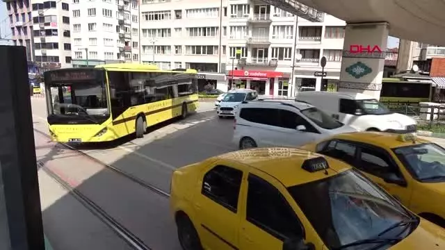 Bursa’da araç kullanımı arttı; kavşakta 2 kilometre kuyruk oluştu