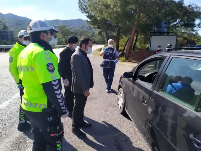 Datça girişinde sürücüler bilgilendiriliyor Datça girişinde sürücüler bilgilendiriliyor