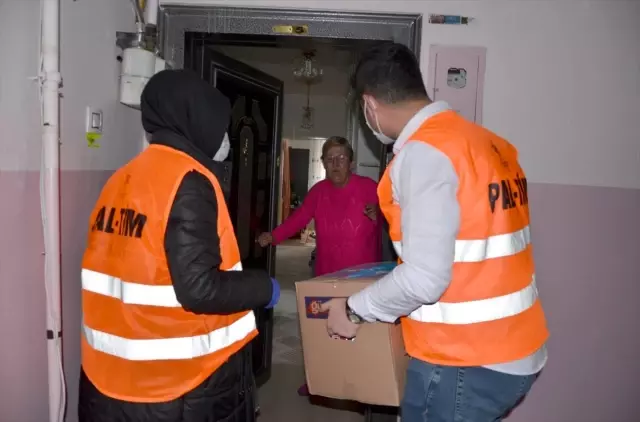 'Devletin şefkat eli' Hollandalı yaşlı kadının üstünde 'Devletin şefkat eli' Hollandalı yaşlı kadının üstünde