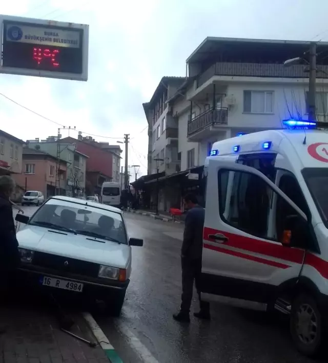 Ölümden döndüler! Engelli bireyin el frenini çektiği araç, yokuş aşağı sürüklendi Ölümden döndüler! Engelli bireyin el frenini çektiği araç, yokuş aşağı sürüklendi