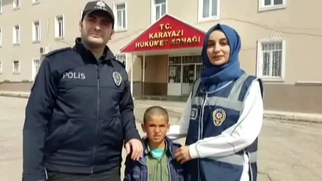 Erzurumlu 9 yaşındaki Devran Özmen, kumbarasındaki 29 lirayı ’Biz Bize Yeteriz Türkiyem’...