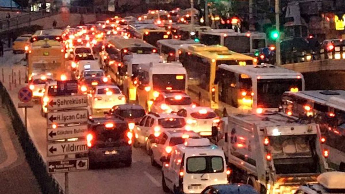 'Evde kal' çağrılarına rağmen Bursa'da vatandaşlar dışarıya akın etti