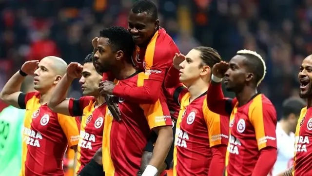 Galatasaray, oyuncularla görüşme yapacak ve maaşlarında indirime gitmesini isteyecek Galatasaray, oyuncularla görüşme yapacak ve maaşlarında indirime gitmesini isteyecek