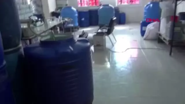 Hatay'da kaçak dezenfektan üretilen iş yerine baskın Hatay'da kaçak dezenfektan üretilen iş yerine baskın