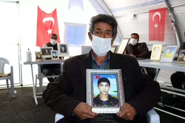 HDP önündeki ailelerin evlat nöbeti 211'inci gününde HDP önündeki ailelerin evlat nöbeti 211'inci gününde