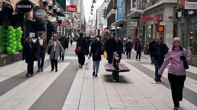 İsveç'in koronavirüs stratejisi: Yasaklama yok, halkın sosyal sorumluğuna güveniliyor