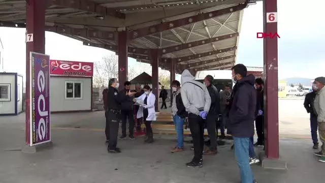KAHRAMANMARAŞ Özel izinle Kahramanmaraş'a dönen 17 işçi, 'Karantinada kalacaklarını' taahhüt edip... KAHRAMANMARAŞ Özel izinle Kahramanmaraş'a dönen 17 işçi, 'Karantinada kalacaklarını' taahhüt edip...