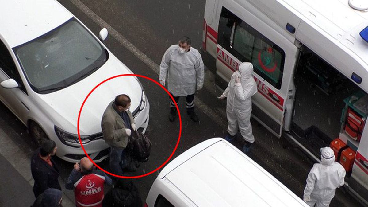 Kars'ta çantasını polise vermeyen Çinli turist, panik yarattı