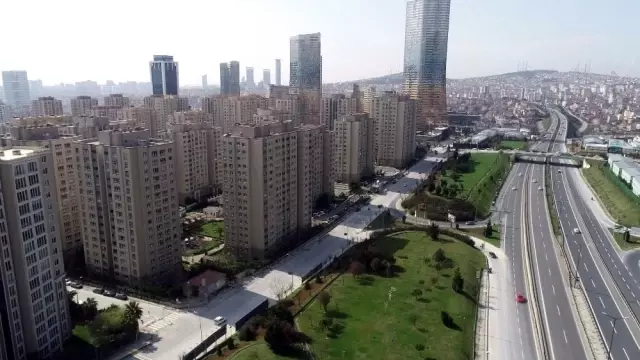 Korona salgınıyla sessizliğe bürünen gökdelenler ve sokaklar havadan görüntülendi