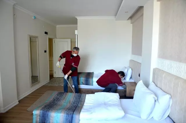 Mersin'de 120 yataklı otel sağlık çalışanlarına tahsis edildi Mersin'de 120 yataklı otel sağlık çalışanlarına tahsis edildi