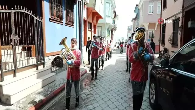 Mudanya Bandosu'ndan Mudanyalılara moral konseri Mudanya Bandosu'ndan Mudanyalılara moral konseri