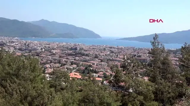 MUĞLA İskele üzerinde boya ve sıva yapan işçiler yürekleri ağza getirdi MUĞLA İskele üzerinde boya ve sıva yapan işçiler yürekleri ağza getirdi
