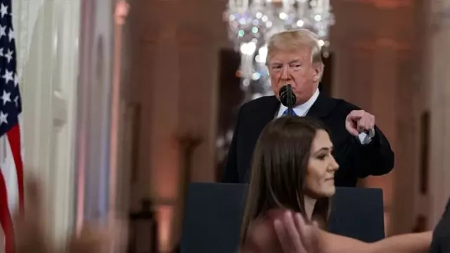 Muhabirin koronavirüs sorusu Trump'ı sinirlendirdi: Sinsi ve rahatsız edici bir soru Muhabirin koronavirüs sorusu Trump'ı sinirlendirdi: Sinsi ve rahatsız edici bir soru