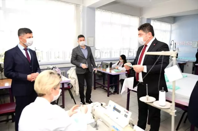 Ordu'da ücretsiz dağıtılmak üzere 100 bin maske üretimine başlandı Ordu'da ücretsiz dağıtılmak üzere 100 bin maske üretimine başlandı