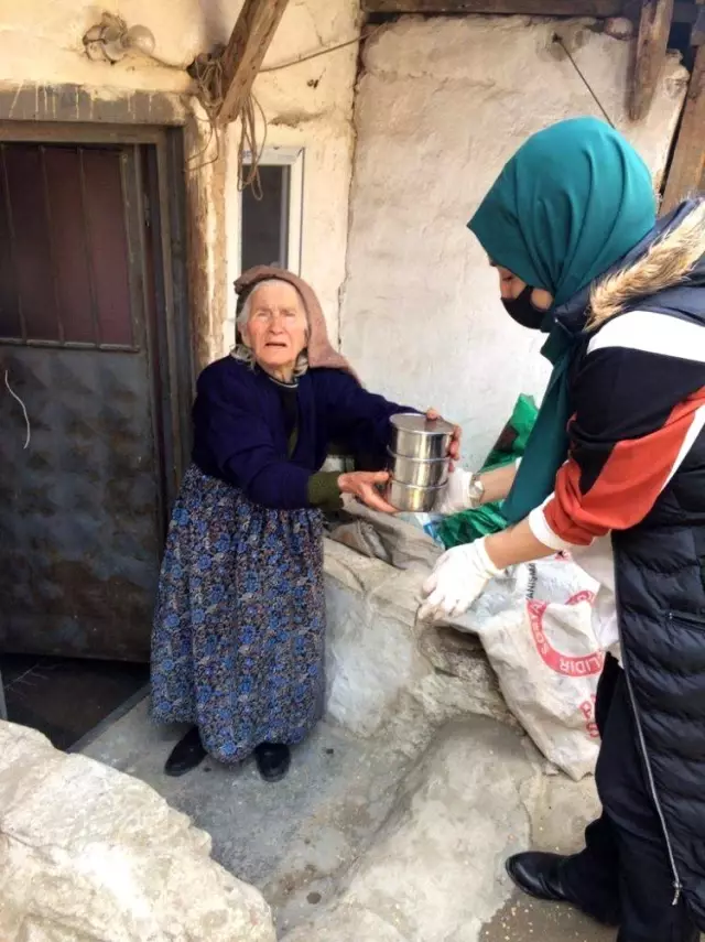 Orhaneli Belediyesi kimsesiz ve yaşlı vatandaşları unutmadı Orhaneli Belediyesi kimsesiz ve yaşlı vatandaşları unutmadı