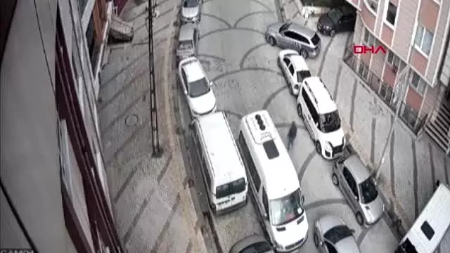 OTOMOBİLLERDEN HIRSIZLIK YAPAN ŞÜPHELİLER KAMERADA OTOMOBİLLERDEN HIRSIZLIK YAPAN ŞÜPHELİLER KAMERADA