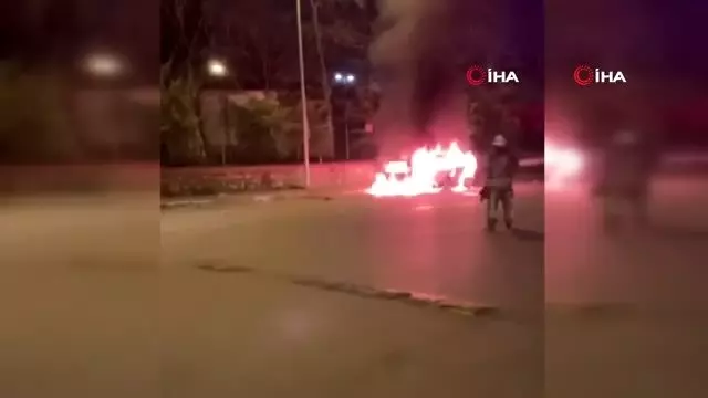 Park halindeki otomobil alev alev yandı