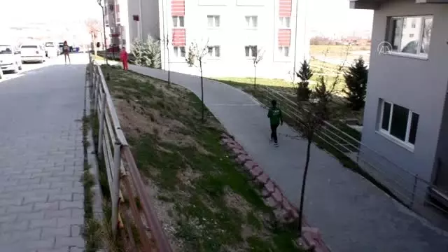 Şampiyon atlet, sokak antrenmanlarıyla formunu koruyor Şampiyon atlet, sokak antrenmanlarıyla formunu koruyor