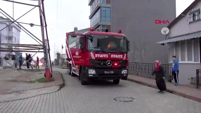 SANCAKTEPE'DE İŞ YERİNDEKİ YANGINDA 3 KİŞİ DUMANDAN ETKİLENDİ SANCAKTEPE'DE İŞ YERİNDEKİ YANGINDA 3 KİŞİ DUMANDAN ETKİLENDİ