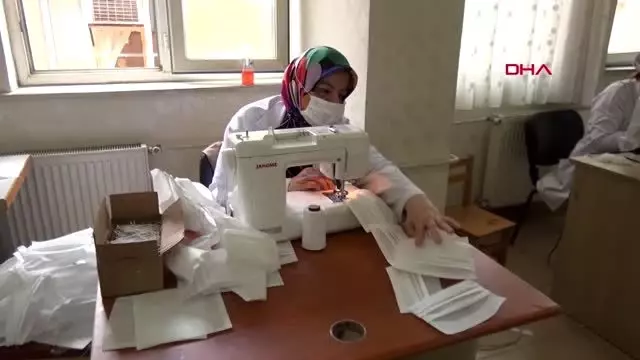 ŞANLIURFA Birecik'te öğretmenler maske üretiyor ŞANLIURFA Birecik'te öğretmenler maske üretiyor