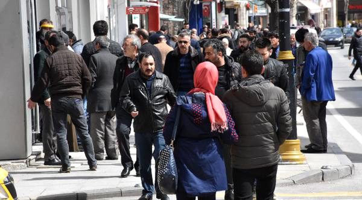 'Evde Kal' uyarılarının dikkate alınmadığı Sivas'ta cadde ve sokaklar dolup taştı