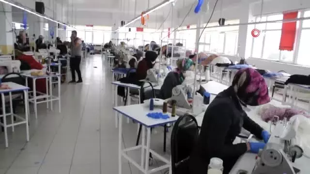 Şuhut’ta bir ay önce kurulan tekstil fabrikası maske üretmeye başladı