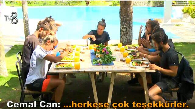 Survivor ödül oyununda yarışmacılar birbirine girince Acun, Parviz'i oyundan diskalifiye etti