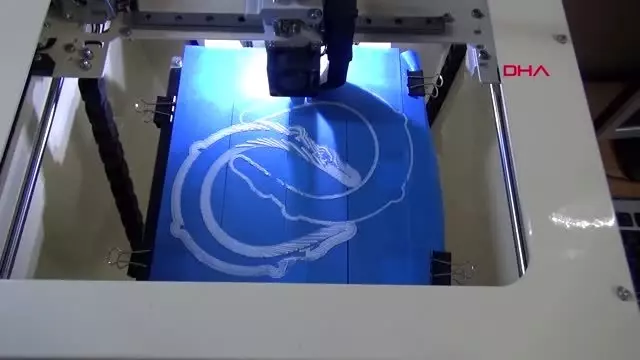 TOKAT Öğretmenler, sağlıkçılar için siper maske üretiyor TOKAT Öğretmenler, sağlıkçılar için siper maske üretiyor