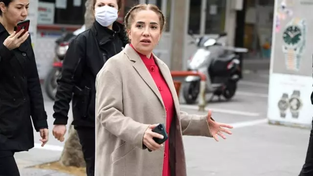 Sosyal mesafeye uymayanlar Uşak Valisi Funda Kocabıyık'ı kızdırdı Sosyal mesafeye uymayanlar Uşak Valisi Funda Kocabıyık'ı kızdırdı