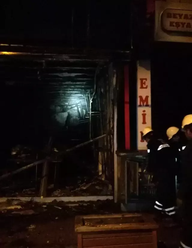 Van'da iş yeri yangını