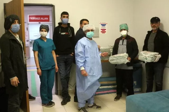 Van'da sağlık çalışanlarına pizza sürprizi