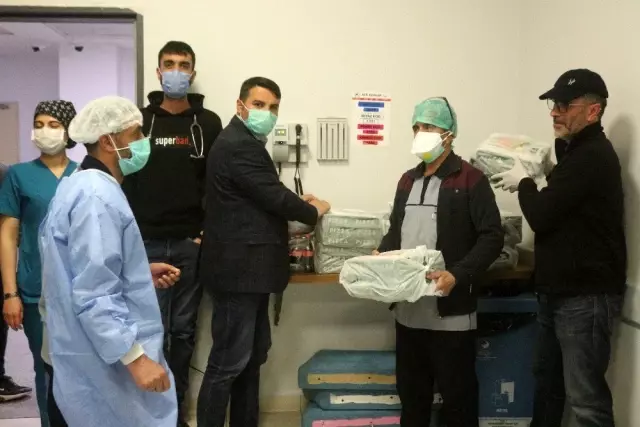 Van'da sağlık çalışanlarına pizza sürprizi Van'da sağlık çalışanlarına pizza sürprizi