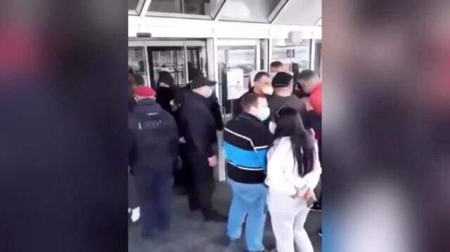 Vietnam'dan tahliye edilen Ukrayna vatandaşları, karantinaya girmemek için havaalanından kaçtı