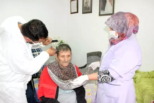 Yaşlılara evlerinde saç ve sakal tıraşı hizmeti Yaşlılara evlerinde saç ve sakal tıraşı hizmeti