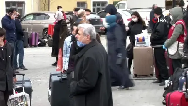 Yurtlarda kalan vatandaşlar tahliye ediliyor... Anne ile kızın buluşmasında duygusal anlar