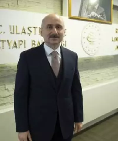 Görevi 4 gün önce devralan Bakan Karaismailoğlu, ilk icraatı için kolları sıvadı Görevi 4 gün önce devralan Bakan Karaismailoğlu, ilk icraatı için kolları sıvadı