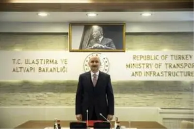 Görevi 4 gün önce devralan Bakan Karaismailoğlu, ilk icraatı için kolları sıvadı Görevi 4 gün önce devralan Bakan Karaismailoğlu, ilk icraatı için kolları sıvadı