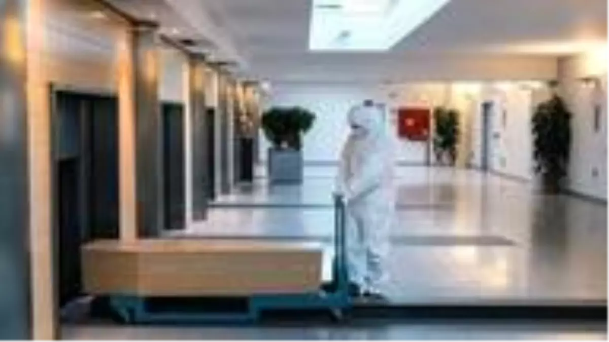 Belçika'nın Limburg bölgesindeki ağır hastalar ambulanslarla farklı şehirlere sevk ediliyor