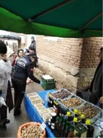 Cuma Pazarı'na Korona virüs önlemi Cuma Pazarı'na Korona virüs önlemi