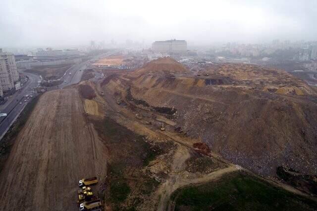 Cumhurbaşkanı müjdesini verdiği Başakşehir Şehir Hastanesi'nin yollarının yapımına başlandı Cumhurbaşkanı müjdesini verdiği Başakşehir Şehir Hastanesi'nin yollarının yapımına başlandı