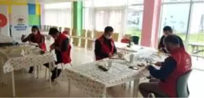 Gençlik merkezleri maske üretiyor