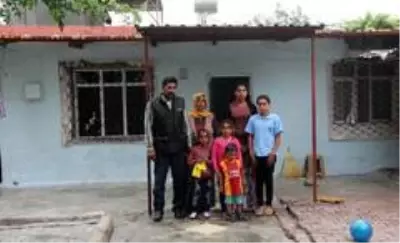 Hakan Ural, iki çocuğu hasta olan ailenin evini yaptırdı.