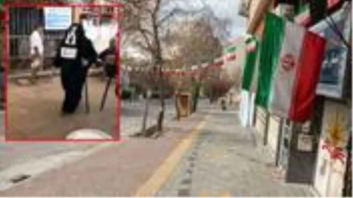 İran'da belediye çalışanları, koronavirüste mesafenin önemini vurgulamak için Azrail kostümleriyle sokaklarda gezdi